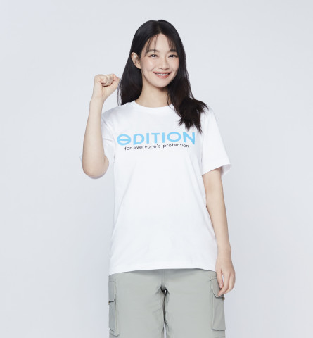 노스페이스 에디션 티셔츠를 착용한 홍보대사 신민아