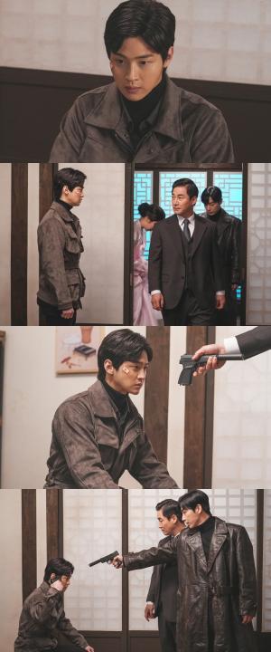 KBS 2TV ‘오아시스’ 장동윤, 스스로 머리에 총구 겨눴다! ‘충격!’ 총 건넨 전노민 - 총구 겨눈 진이한 ‘진퇴양난’ 상황!