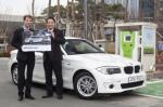 BMW 코리아, 세종시 환경부에 친환경 전기차 전달