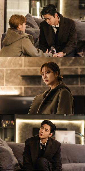 JTBC '이 연애는 불가항력' 조보아X로운, 급반전 분위기 속 묘한 텐션! 짙은 시선에 담긴 의미는?